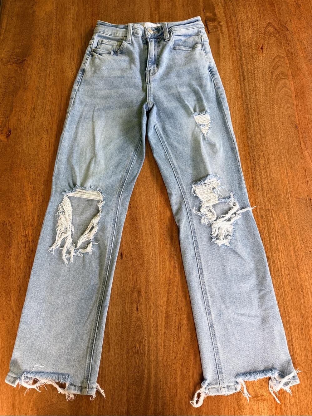 Vervet Light Wash Distressed Women's Cropped Jeans